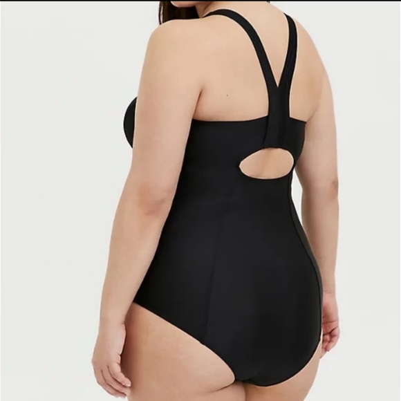 Torrid Black Mesh Inset Keyhole Back Wireless One-Piece Swimsuit 2X - Picture 2 of 16